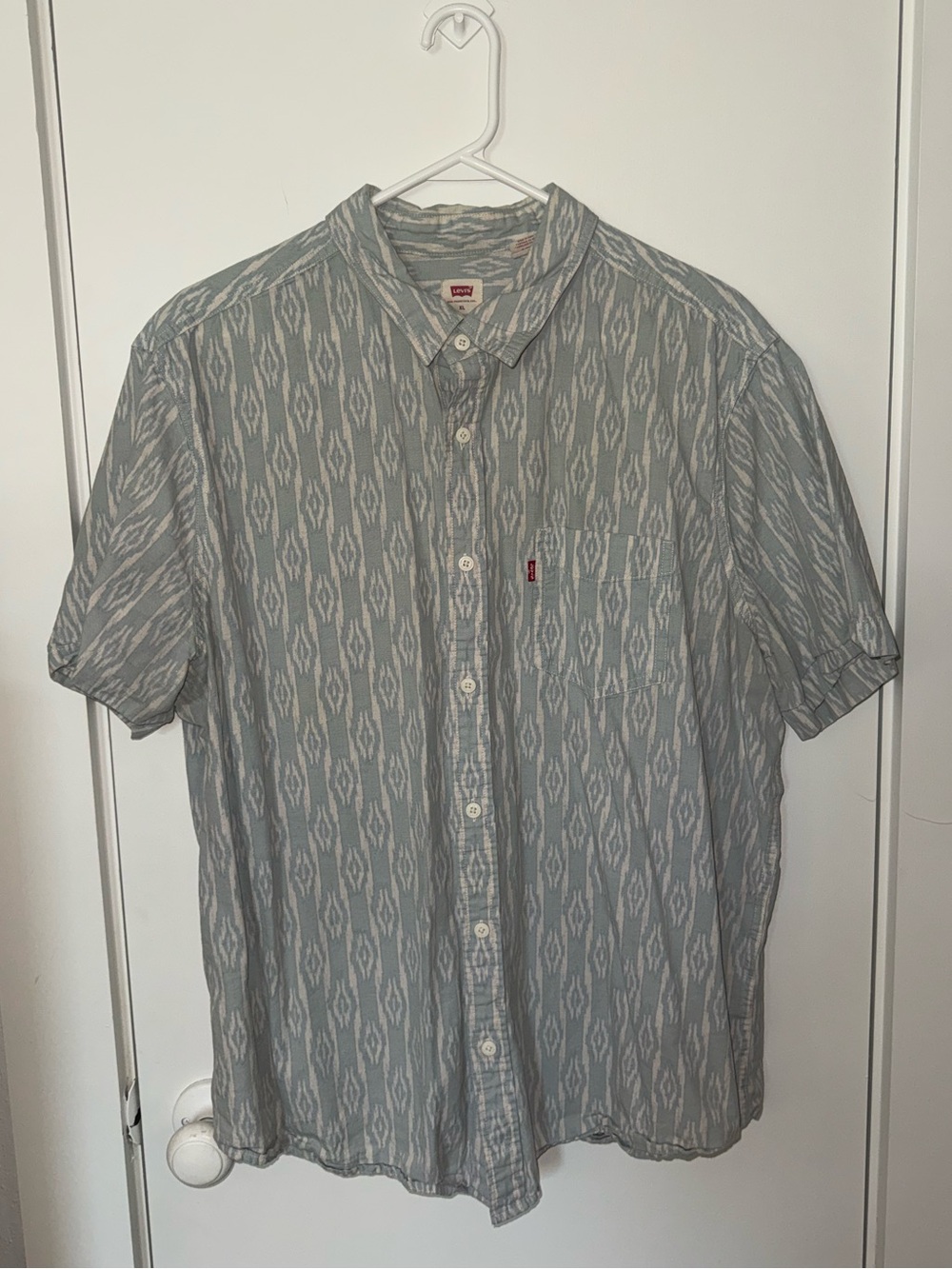Levi's Light Blue and White Patterned Casual Button-Down Shirt